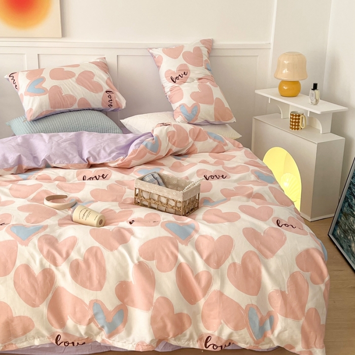 91家纺网 家纺一手货源 找家纺 昔可家纺 2022新款13372全棉普通款爱心系列四件套 撞色爱心粉