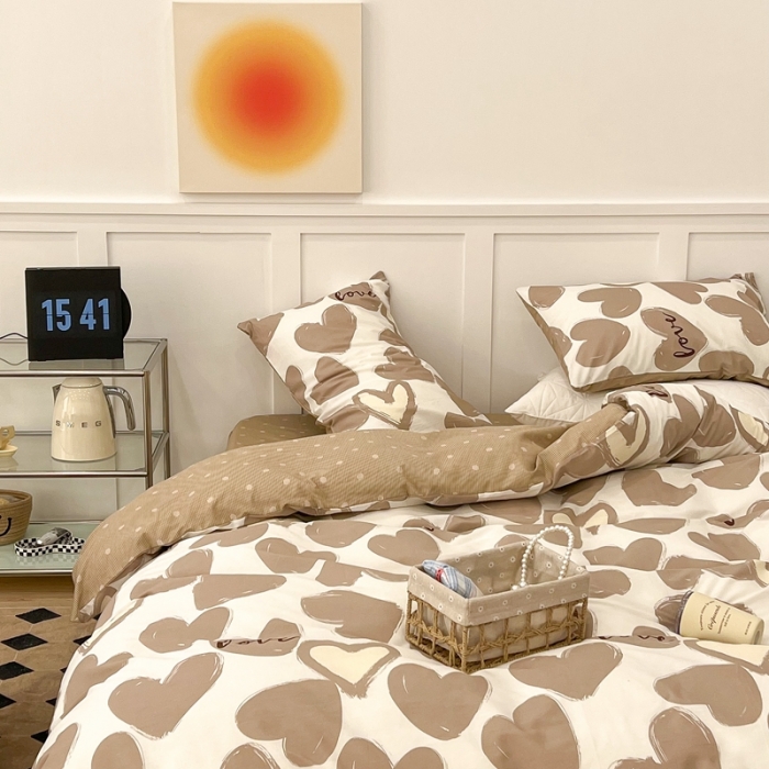 91家纺网 家纺一手货源 找家纺 昔可家纺 2022新款13372全棉普通款爱心系列四件套 撞色爱心咖