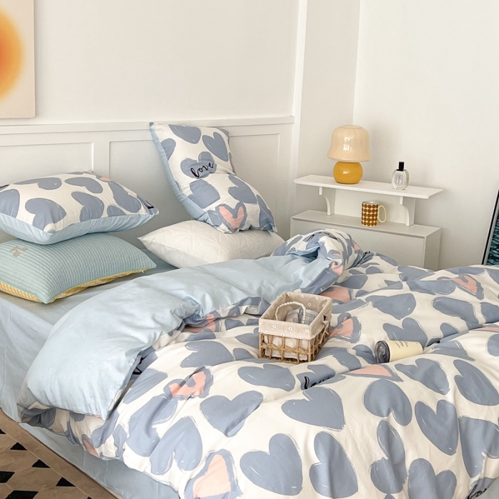 91家纺网 家纺一手货源 找家纺 昔可家纺 2022新款13372全棉普通款爱心系列四件套 撞色爱心蓝