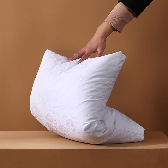 91家纺网 家纺一手货源 找家纺 2022新款全棉60S贡缎提花酒店仪征棉枕头护颈单人面包枕芯