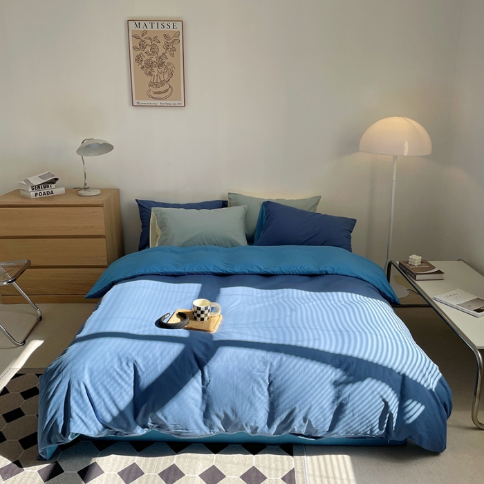 91家纺网 家纺一手货源 找家纺 窝米 2022春季新品素色双拼水洗棉系列四件套 克莱因蓝双拼