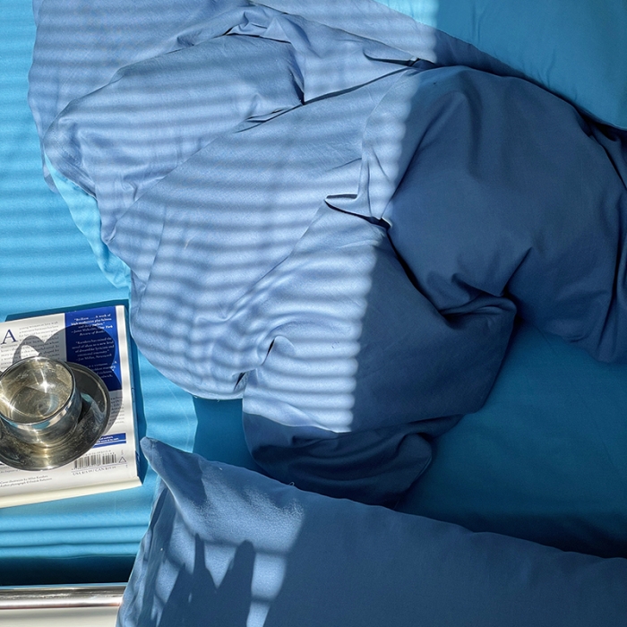 91家纺网 家纺一手货源 找家纺 窝米 2022春季新品素色双拼水洗棉系列四件套 克莱因蓝双拼