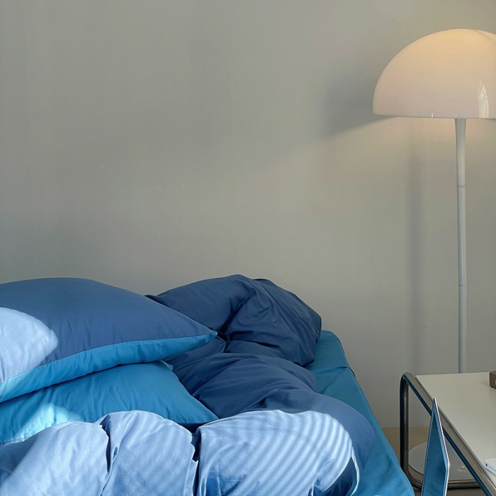 91家纺网 家纺一手货源 找家纺 窝米 2022春季新品素色双拼水洗棉系列四件套 克莱因蓝双拼