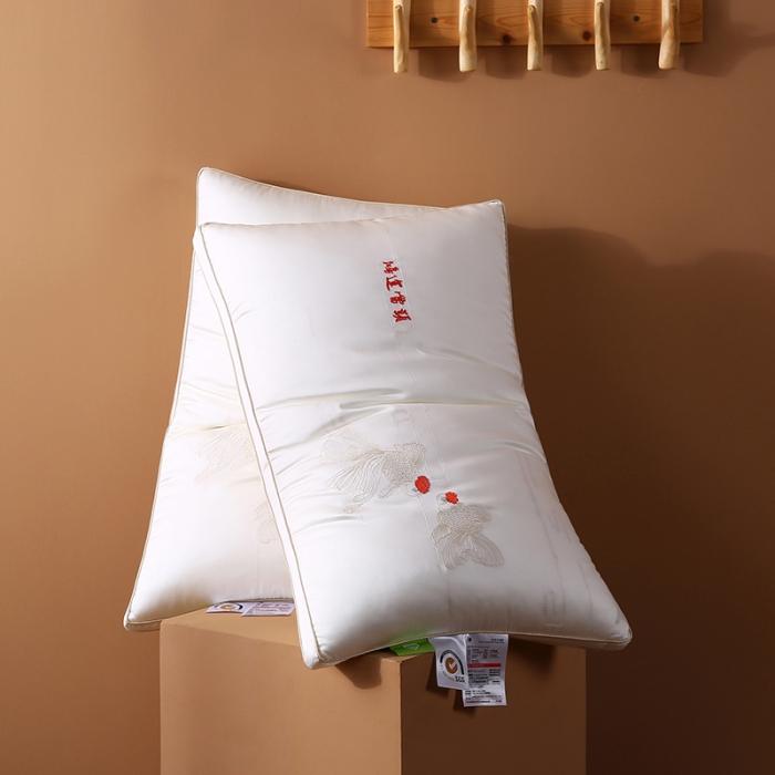 91家纺网 家纺一手货源 找家纺 2022新款天丝刺绣仪征羽丝绒酒店枕芯护颈水洗枕头单人软枕