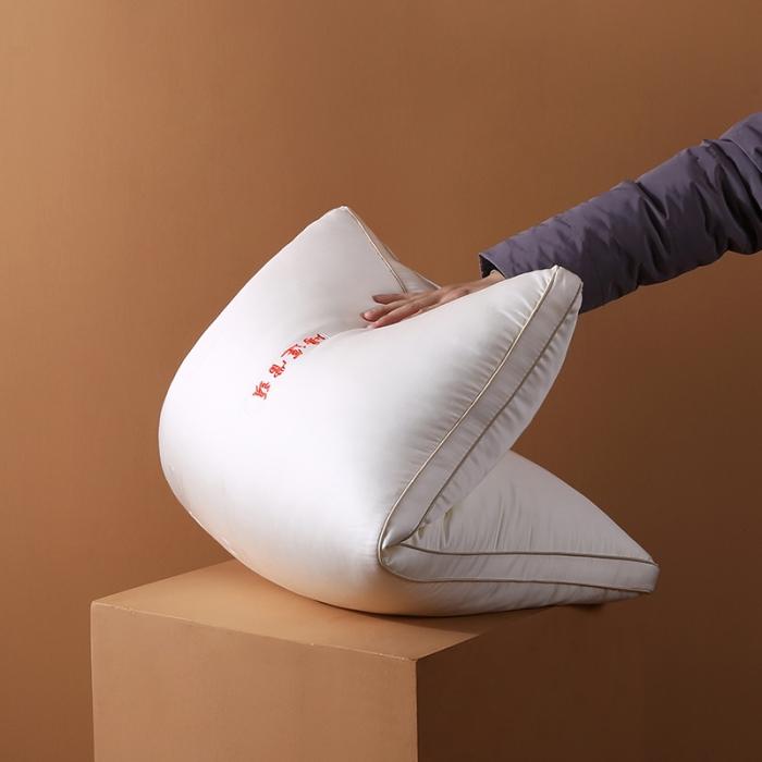 91家纺网 家纺一手货源 找家纺 2022新款天丝刺绣仪征羽丝绒酒店枕芯护颈水洗枕头单人软枕