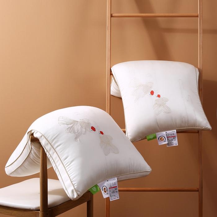 91家纺网 家纺一手货源 找家纺 2022新款天丝刺绣仪征羽丝绒酒店枕芯护颈水洗枕头单人软枕
