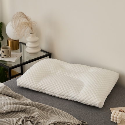 91家纺网 家纺一手货源 找家纺 3D分区轻奢SPA按摩大豆纤维枕芯 大豆PE软管定型颈椎枕头