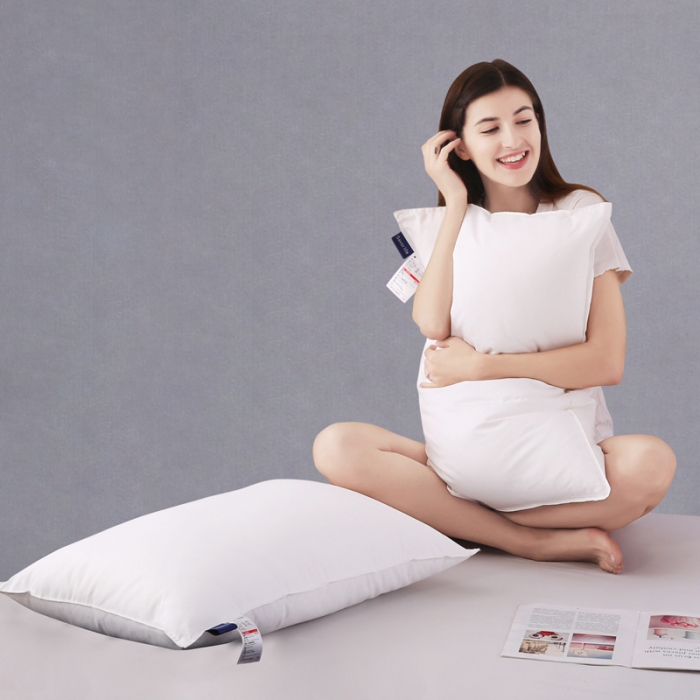 91家纺网 家纺一手货源 找家纺 全棉贡缎双针护颈羽丝绒枕芯可水洗护颈枕头单人舒适软枕