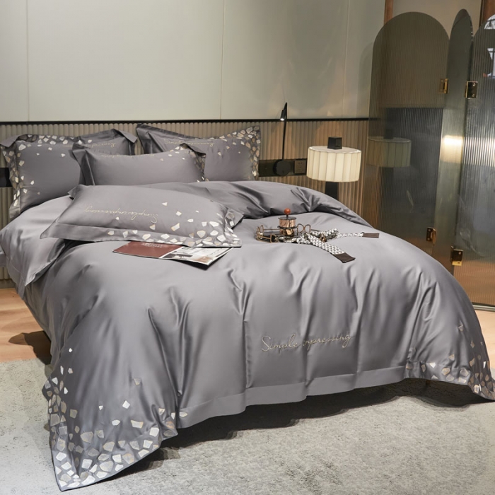 91家纺网 家纺一手货源 找家纺 爱缦 新款100支长绒棉贡缎刺绣宽边四件套-耀影系列 银灰
