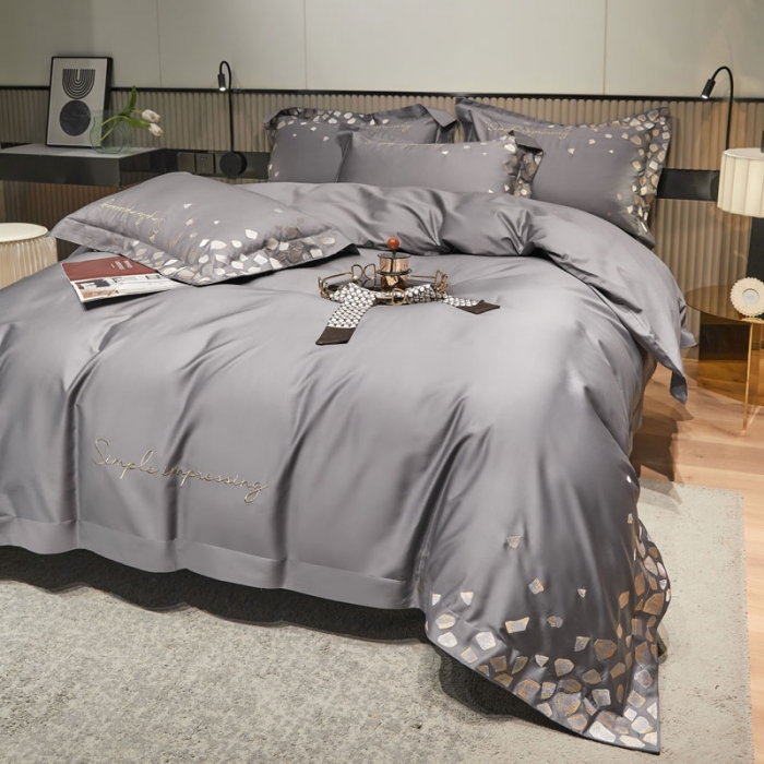 91家纺网 家纺一手货源 找家纺 爱缦 新款100支长绒棉贡缎刺绣宽边四件套-耀影系列 银灰
