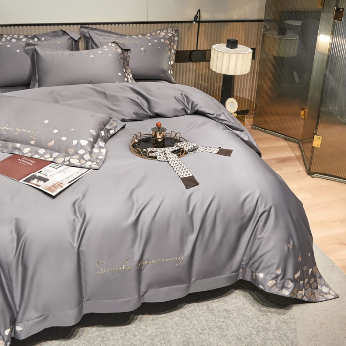 91家纺网 家纺一手货源 找家纺 爱缦 新款100支长绒棉贡缎刺绣宽边四件套-耀影系列 银灰