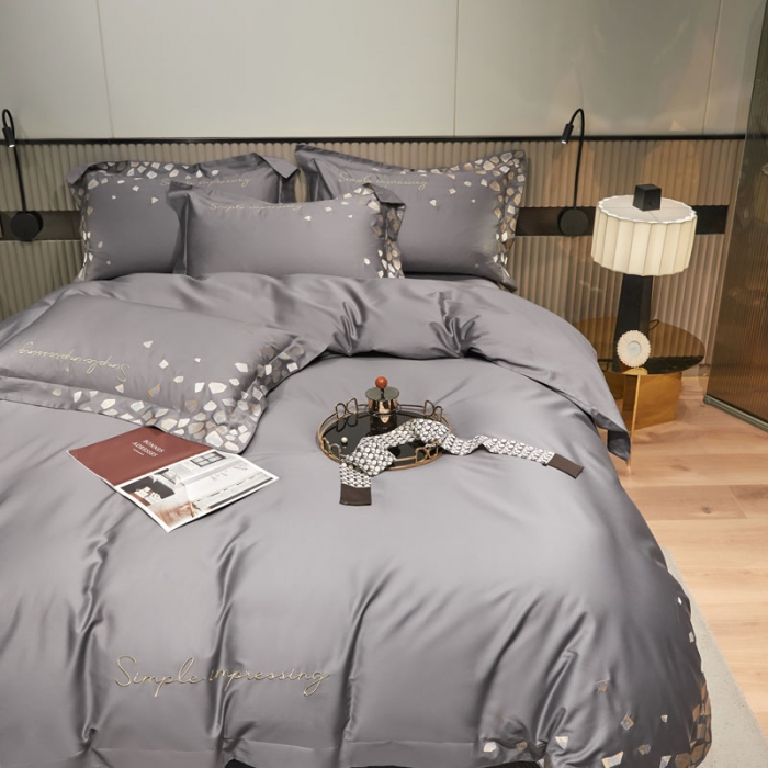 91家纺网 家纺一手货源 找家纺 爱缦 新款100支长绒棉贡缎刺绣宽边四件套-耀影系列 银灰