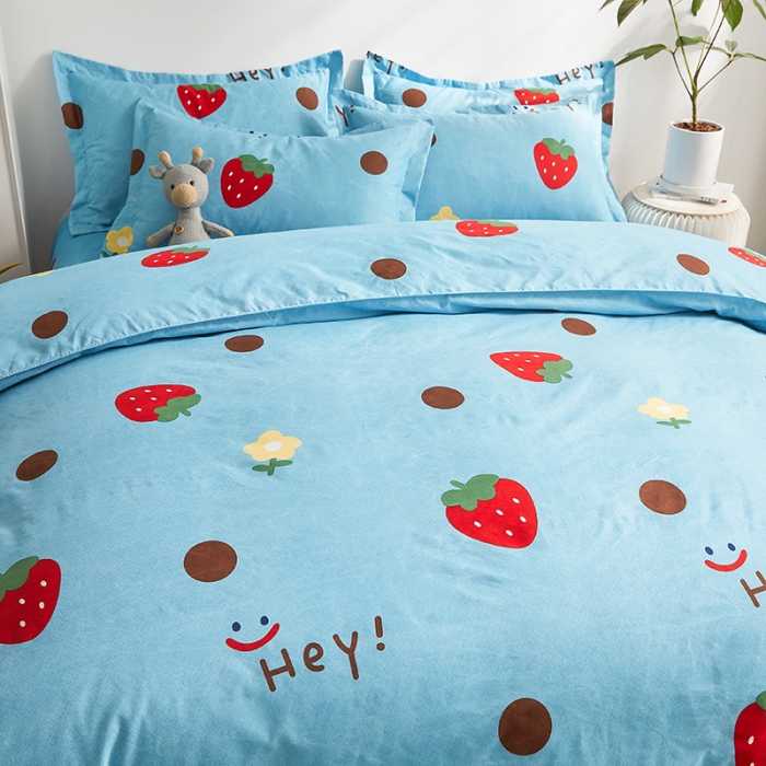 91家纺网 家纺一手货源 找家纺 优家居 2023新款植物羊绒四件套 开心草莓