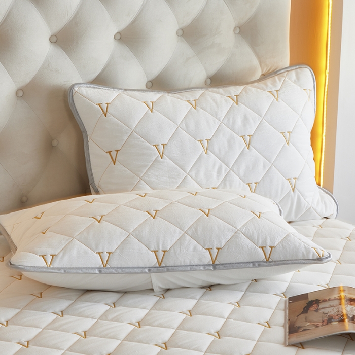 91家纺网 家纺一手货源 找家纺 久典 2022新款A类全棉色织水洗棉刺绣抗菌防螨夹棉床笠 纯白