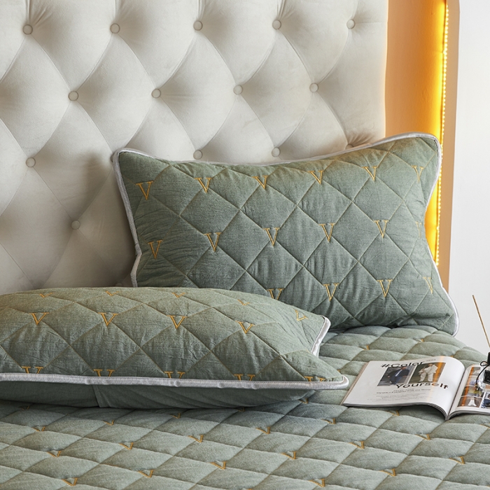 91家纺网 家纺一手货源 找家纺 久典 2022新款A类全棉色织水洗棉刺绣抗菌防螨夹棉床笠 深绿