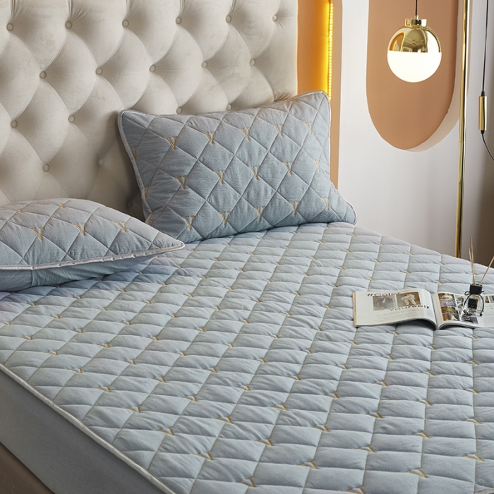 91家纺网 家纺一手货源 找家纺 久典 2022新款A类全棉色织水洗棉刺绣抗菌防螨夹棉床笠 浅水蓝