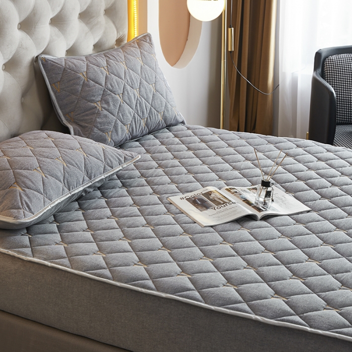 91家纺网 家纺一手货源 找家纺 久典 2022新款A类全棉色织水洗棉刺绣抗菌防螨夹棉床笠 浅灰