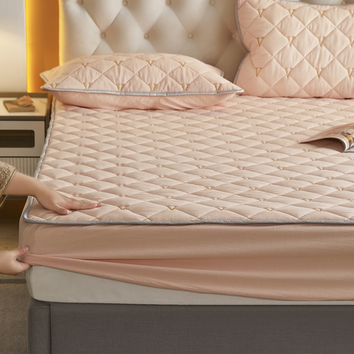 91家纺网 家纺一手货源 找家纺 久典 2022新款A类全棉色织水洗棉刺绣抗菌防螨夹棉床笠 浅粉