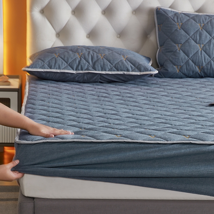 91家纺网 家纺一手货源 找家纺 久典 2022新款A类全棉色织水洗棉刺绣抗菌防螨夹棉床笠 牛仔蓝