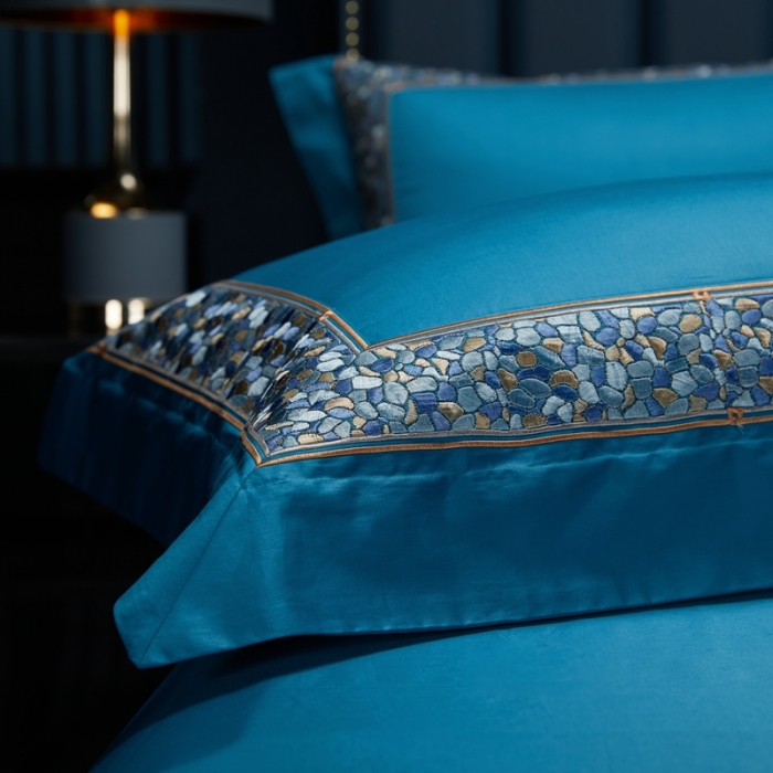 91家纺网 家纺一手货源 找家纺 缔缦家纺 2022新款100s澳棉刺绣系列四件套-布瑞琪 孔雀蓝