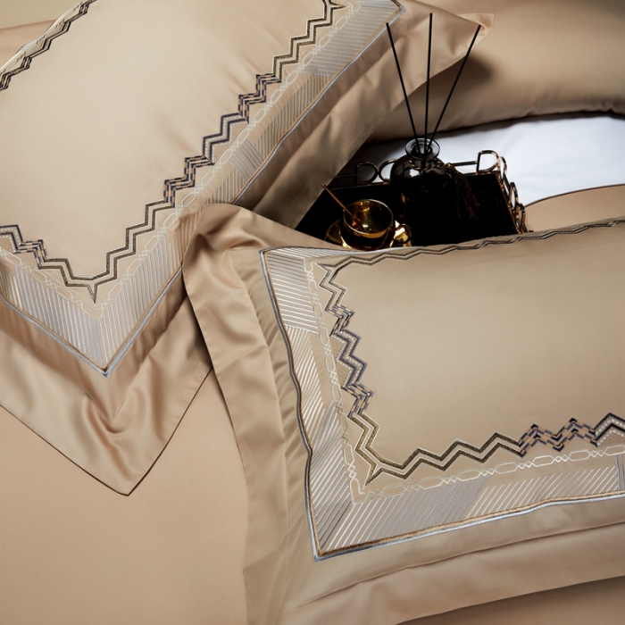 91家纺网 家纺一手货源 找家纺 缔缦家纺 2022新款100s澳棉刺绣系列四件套-恋曲 卡其