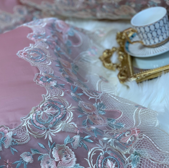 91家纺网 家纺一手货源 找家纺 缔缦家纺 2022新款100支长绒棉蕾丝系列四件套-蕊初 粉色