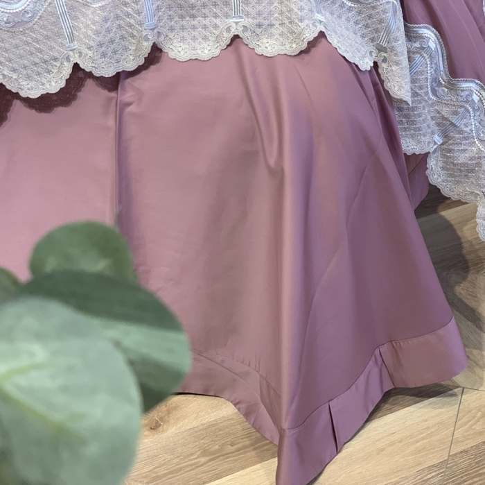 91家纺网 家纺一手货源 找家纺 缔缦家纺 2022新款100支长绒棉蕾丝系列四件套-奥黛丽 豆沙粉