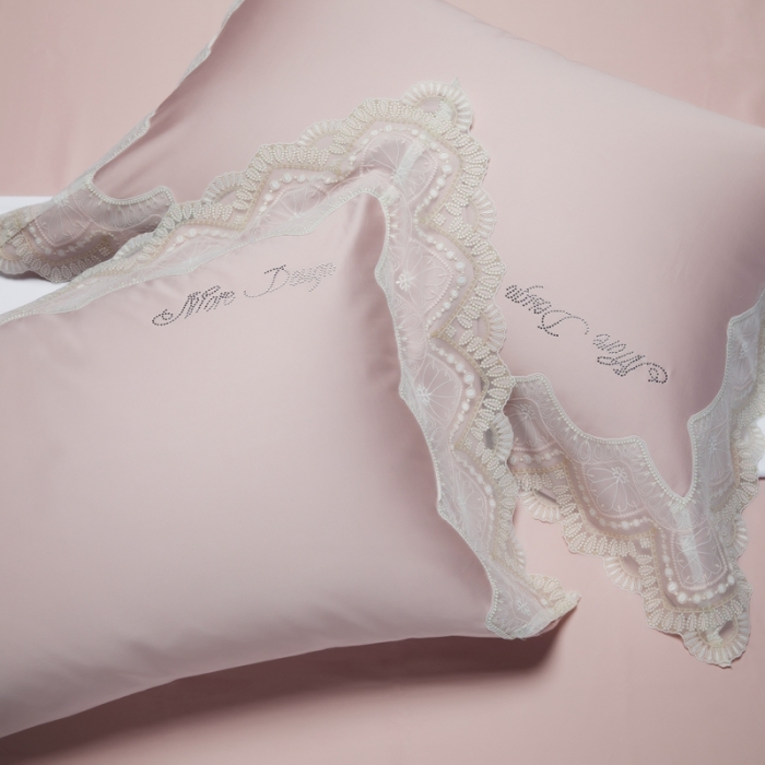 91家纺网 家纺一手货源 找家纺 缔缦家纺 2022新款100支长绒棉蕾丝系列四件套-慕斯 浅果粉