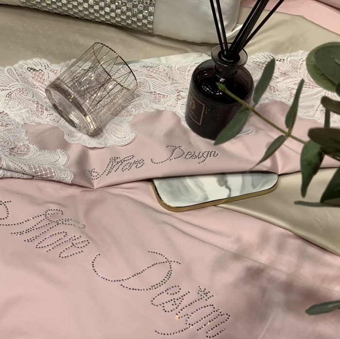 91家纺网 家纺一手货源 找家纺 缔缦家纺 2022新款100支长绒棉蕾丝系列四件套-莎桦 裸粉