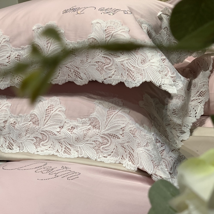 91家纺网 家纺一手货源 找家纺 缔缦家纺 2022新款100支长绒棉蕾丝系列四件套-莎桦 裸粉