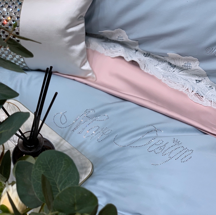 91家纺网 家纺一手货源 找家纺 缔缦家纺 2022新款100支长绒棉蕾丝系列四件套-莎桦 雾霾蓝