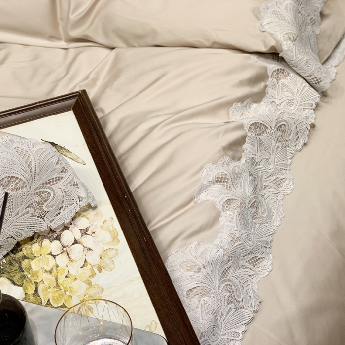91家纺网 家纺一手货源 找家纺 缔缦家纺 2022新款100支长绒棉蕾丝系列四件套-莎桦 燕麦色
