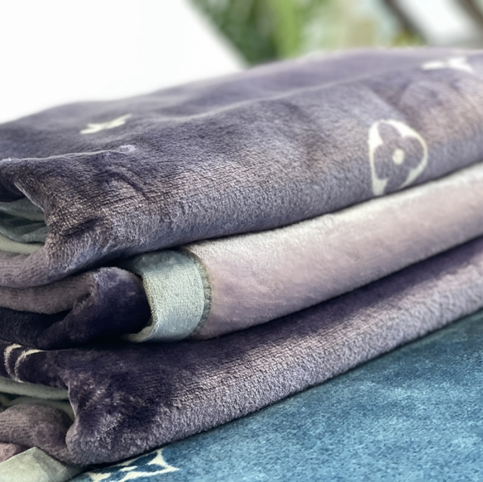 91家纺网 家纺一手货源 找家纺 缔缦家纺 2022新型AB版复合毛毯 海利特