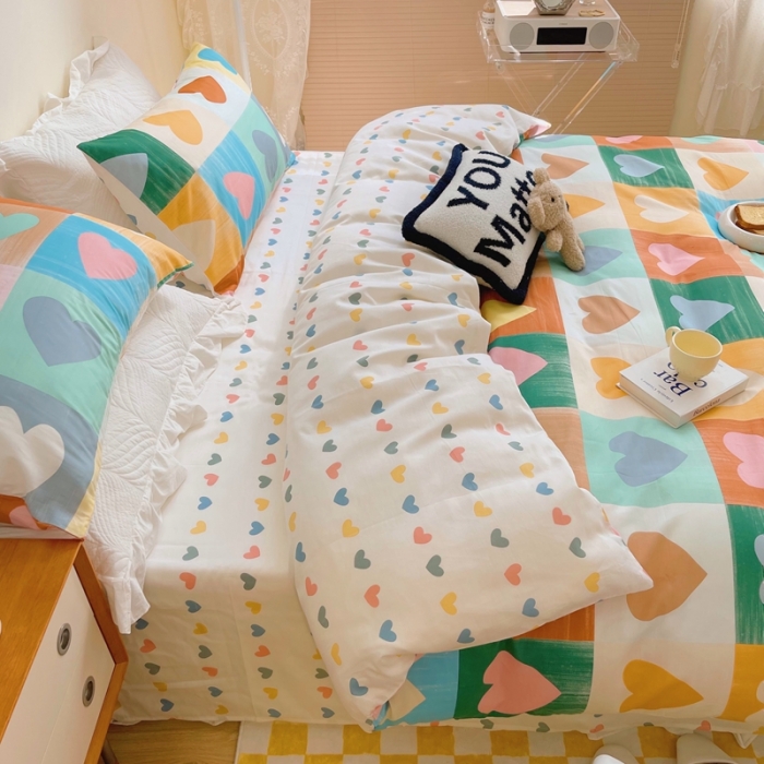 91家纺网 家纺一手货源 找家纺 顾里 2022新款13372全棉四件套-卡通 彩格爱心