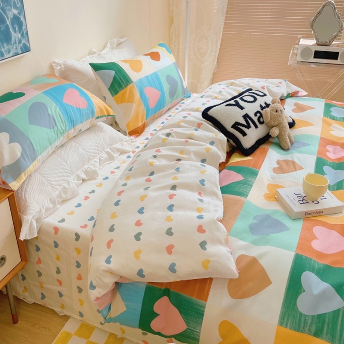 91家纺网 家纺一手货源 找家纺 顾里 2022新款13372全棉四件套-卡通 彩格爱心