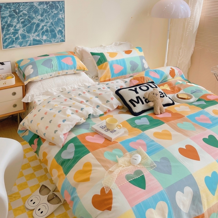 91家纺网 家纺一手货源 找家纺 顾里 2022新款13372全棉四件套-卡通 彩格爱心