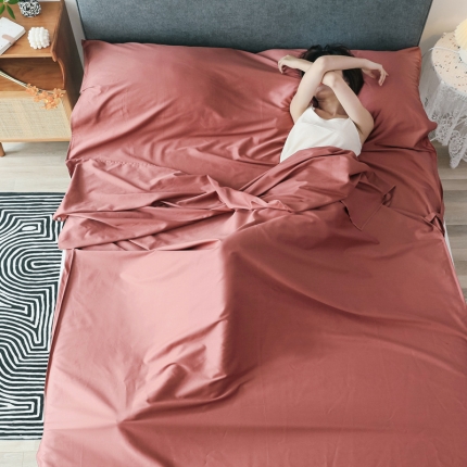 91家纺网 家纺一手货源 找家纺 西西家居 2023新款60长绒棉纯棉酒店旅游隔脏睡袋 玛瑙红