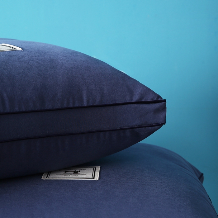 91家纺网 家纺一手货源 找家纺 贤内助 2024新款鹿皮绒水洗定型枕枕头48*74 深海蓝