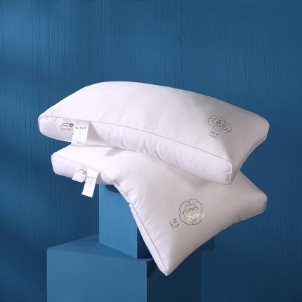 91家纺网 家纺一手货源 找家纺 贤内助 2024新款日式面包舒适枕山茶花48*74cm