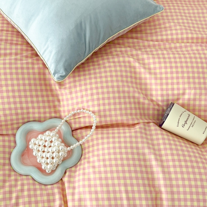 91家纺网 家纺一手货源 找家纺 昔可家纺 2022新款全棉贝壳三角针格子款四件套 粉黄格