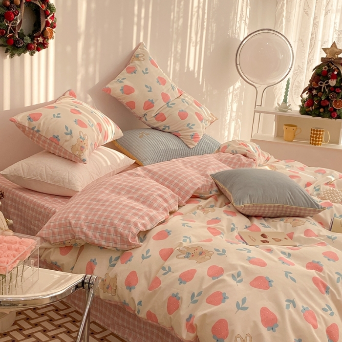 91家纺网 家纺一手货源 找家纺 昔可家纺 2022新款13372普通款四件套 草莓兔