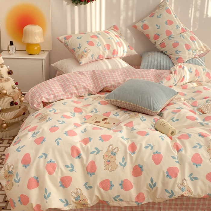 91家纺网 家纺一手货源 找家纺 昔可家纺 2022新款13372普通款四件套 草莓兔