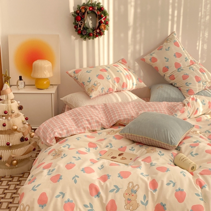 91家纺网 家纺一手货源 找家纺 昔可家纺 2022新款13372普通款四件套 草莓兔