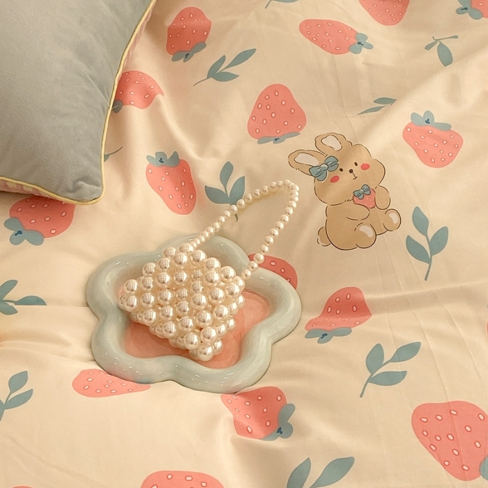 91家纺网 家纺一手货源 找家纺 昔可家纺 2022新款13372普通款四件套 草莓兔