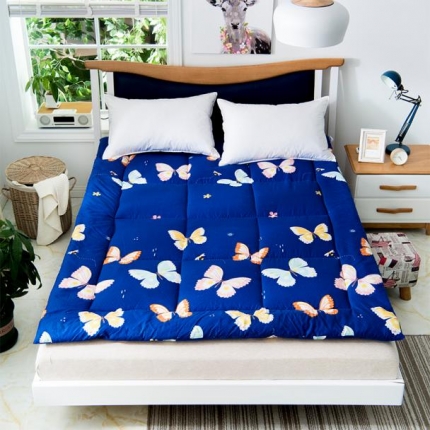 91家纺网 家纺一手货源 找家纺 梦莱发被业 2025新款芦荟棉软垫被 蝴蝶飞飞