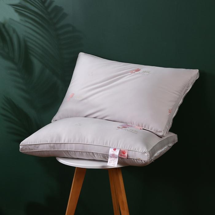 91家纺网 家纺一手货源 找家纺 2022新款天丝玫瑰精油仪征羽丝绒酒店枕芯护颈枕头单人软枕
