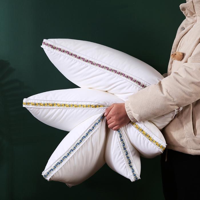 91家纺网 家纺一手货源 找家纺 2022全棉133*100防羽布小清新仪征羽丝绒枕头单人枕芯