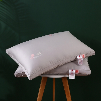 91家纺网 家纺一手货源 找家纺 2022新款天丝玫瑰精油仪征羽丝绒酒店枕芯护颈枕头单人软枕