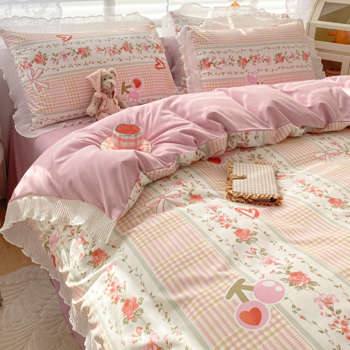 91家纺网 家纺一手货源 找家纺 琪格格纺织 2022新款水洗棉蕾丝褶皱花边款四件套 樱桃玫瑰