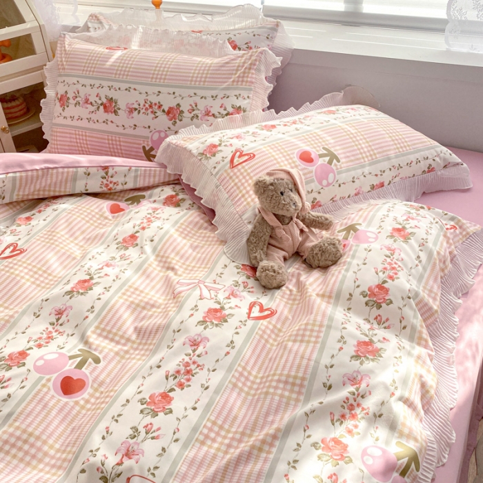 91家纺网 家纺一手货源 找家纺 琪格格纺织 2022新款水洗棉蕾丝褶皱花边款四件套 樱桃玫瑰